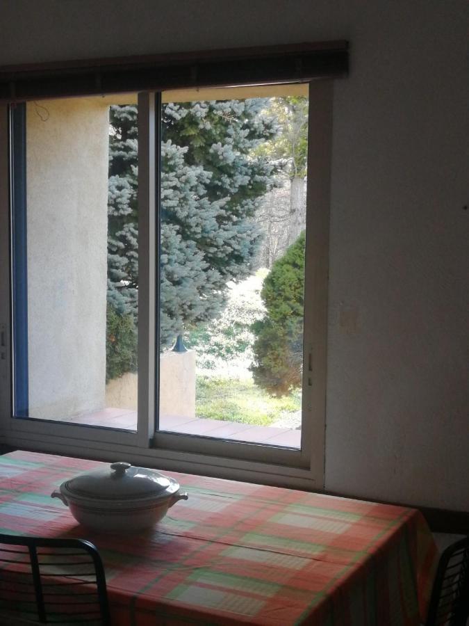 Location De Vacances A Neylis Avec Vue Sur Les Forets Et Les Champs Carla-de-Roquefort Exterior foto